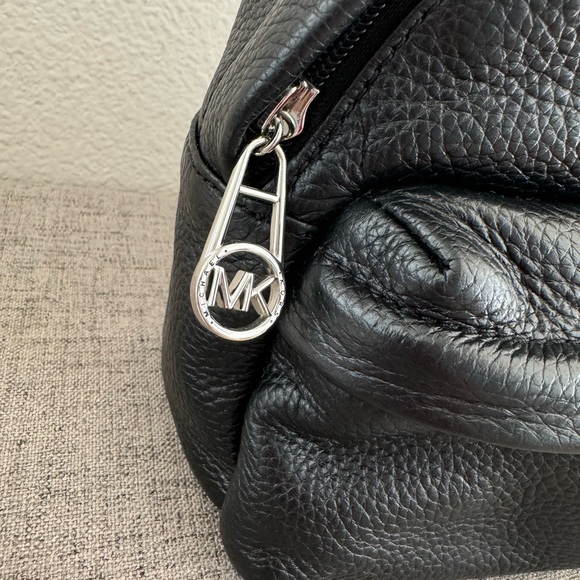 Michael Kors convertible mini backpack - Picture 3 of 7